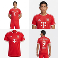 Camiseta roja del Bayern Múnich 2026-2027 mostrada de frente, en detalle y por la espalda